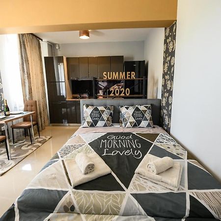 Апартаменты Beachside Studio Mamaia Nord Нэводари Экстерьер фото